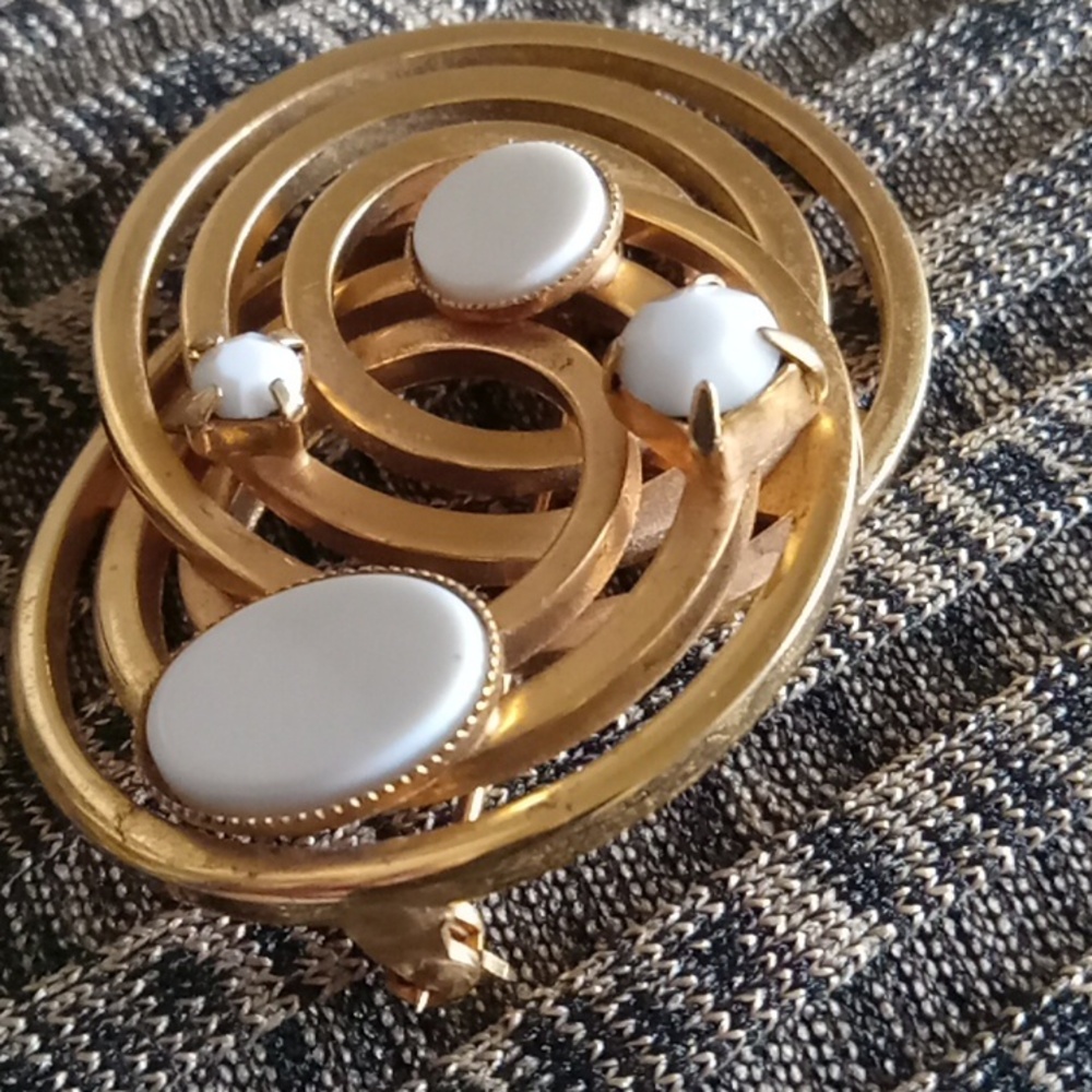 Vintage brooch Gold double circle with white stone